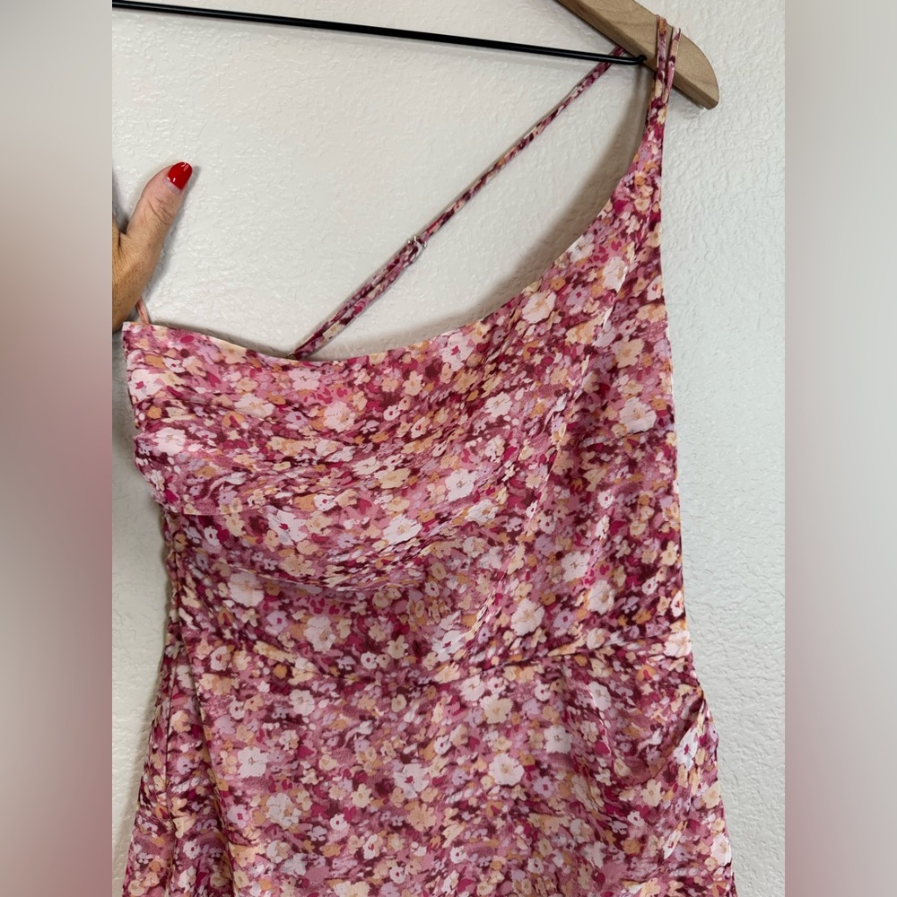 Astr One-Shoulder Pink Floral Midi Dress - Picture 13 of 16